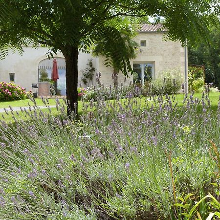 Le Logis De La Brumanderie - Saintes Fontcouverte  Dış mekan fotoğraf