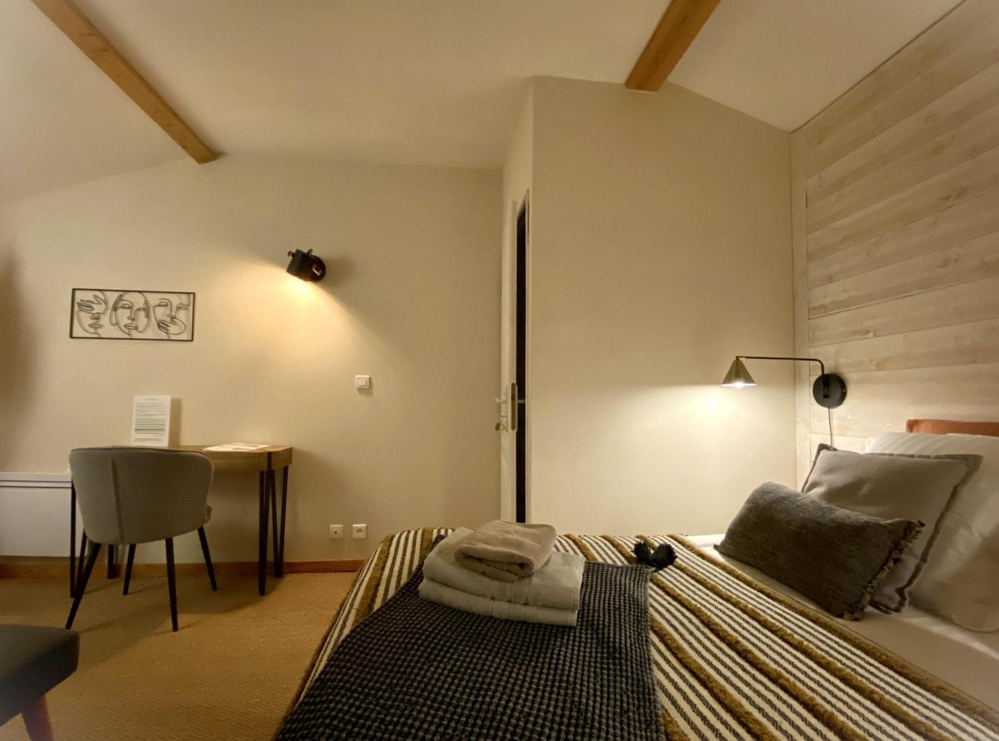 Le Logis De La Brumanderie - Saintes Fontcouverte  Oda fotoğraf